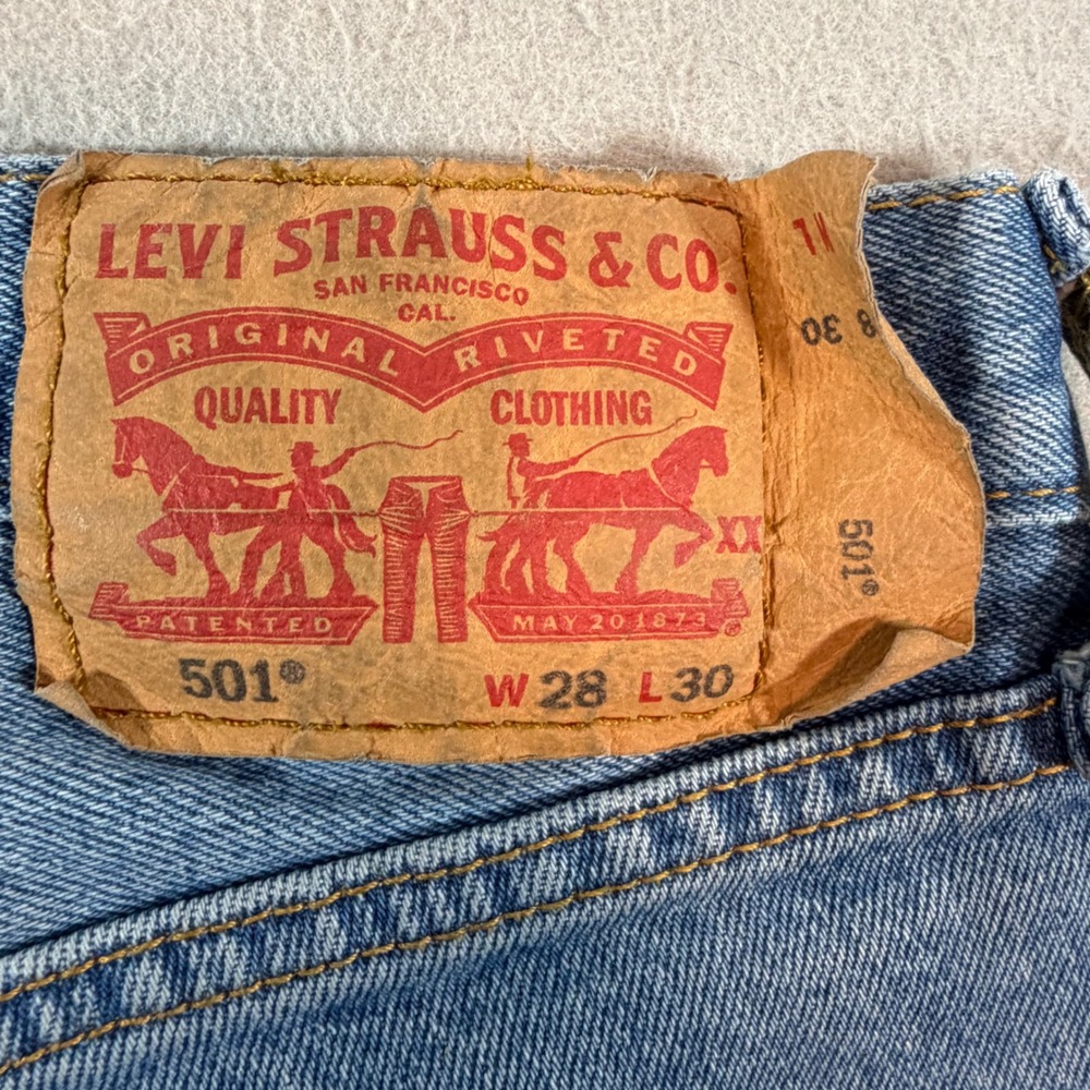 Levi's 501 Original Fit Jeans Mens 28x30 Medium Wash Button Fly Straight - Picture 8 of 12